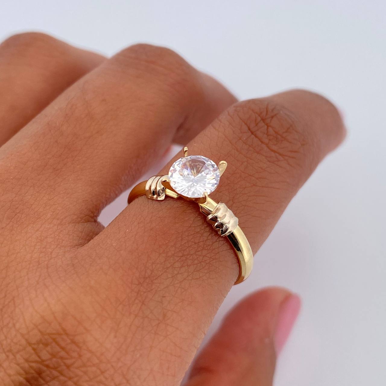 Anillo Solitario 1.55gr / T8 / Circon Blanco Dos Oros Amarillo Blanco 18K $