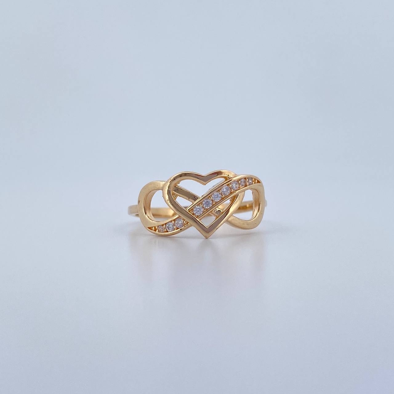 Anillo Corazon Infinito 2.55gr / T7 / Circones Blancos Oro Amarillo 18K $