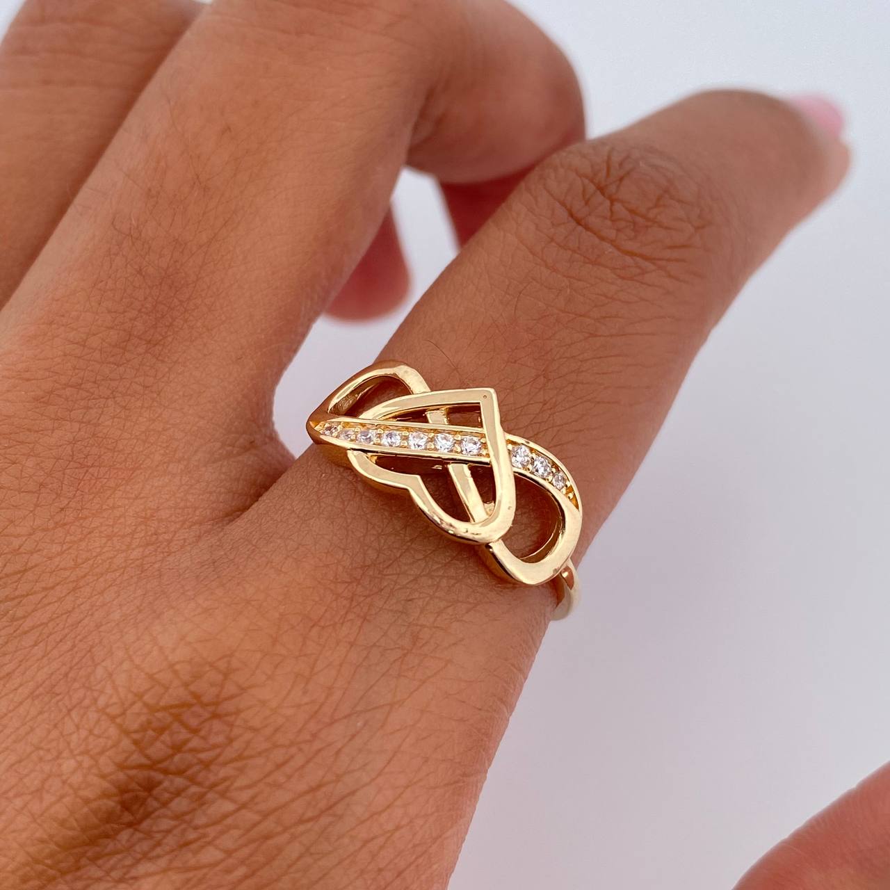 Anillo Corazon Infinito 2.55gr / T7 / Circones Blancos Oro Amarillo 18K $
