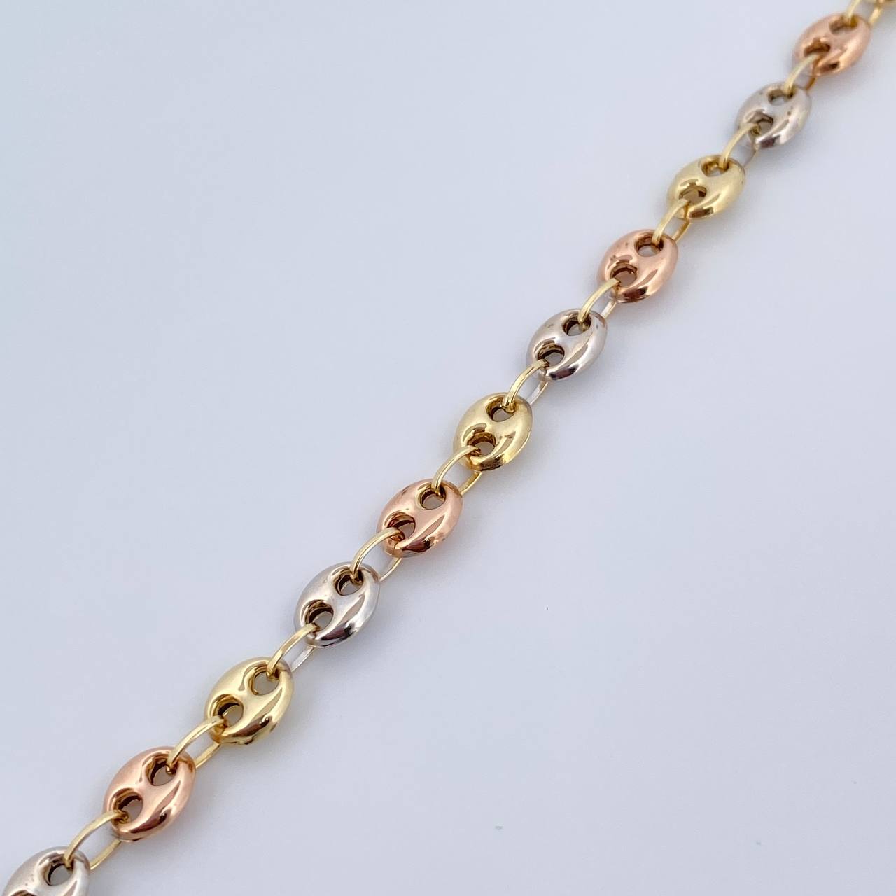 Tobillera GC 5.8gr / 24.8cm / 4.9mm Tres Oros 18K $