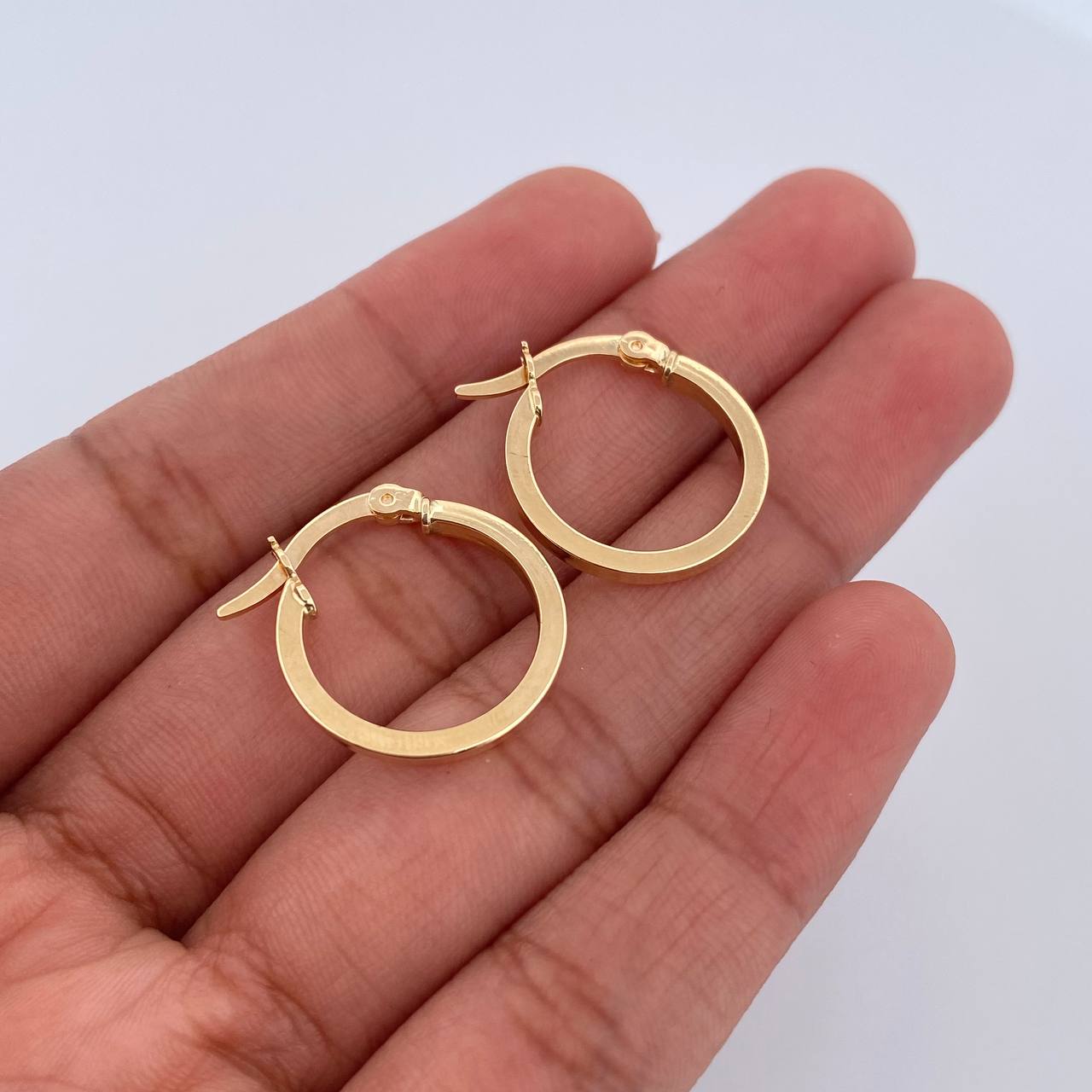 Candongas Diani 1.8gr / 1.9cm / Lisa Oro Amarillo 18K $