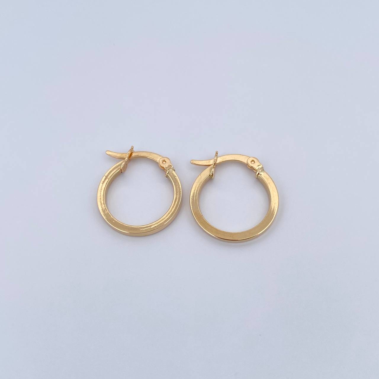 Candongas Diani 1.8gr / 1.9cm / Lisa Oro Amarillo 18K $