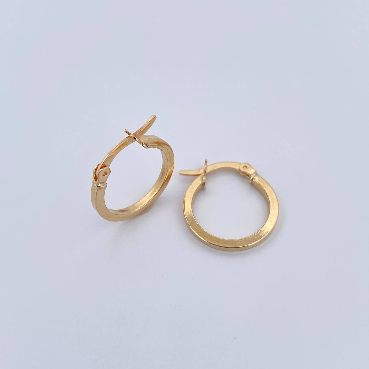 Candongas Diani 1.8gr / 1.9cm / Lisa Oro Amarillo 18K $