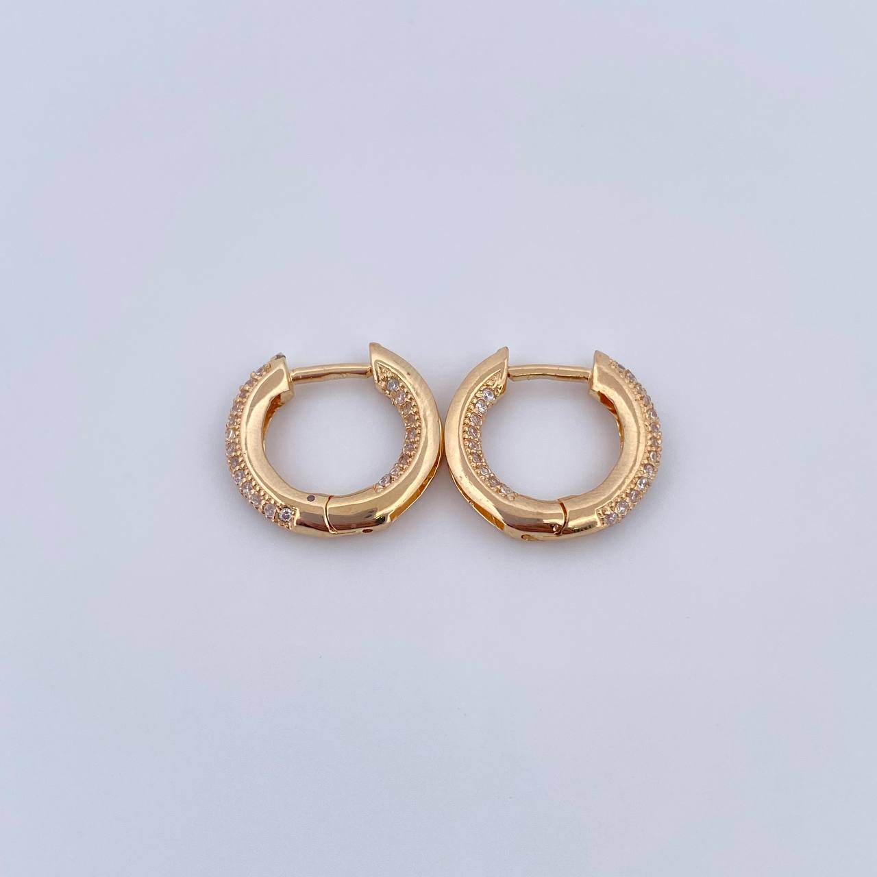 Candongas Carril Invertido 4.6gr / 1.5cm / Circones Blancos Oro Amarillo 18K $
