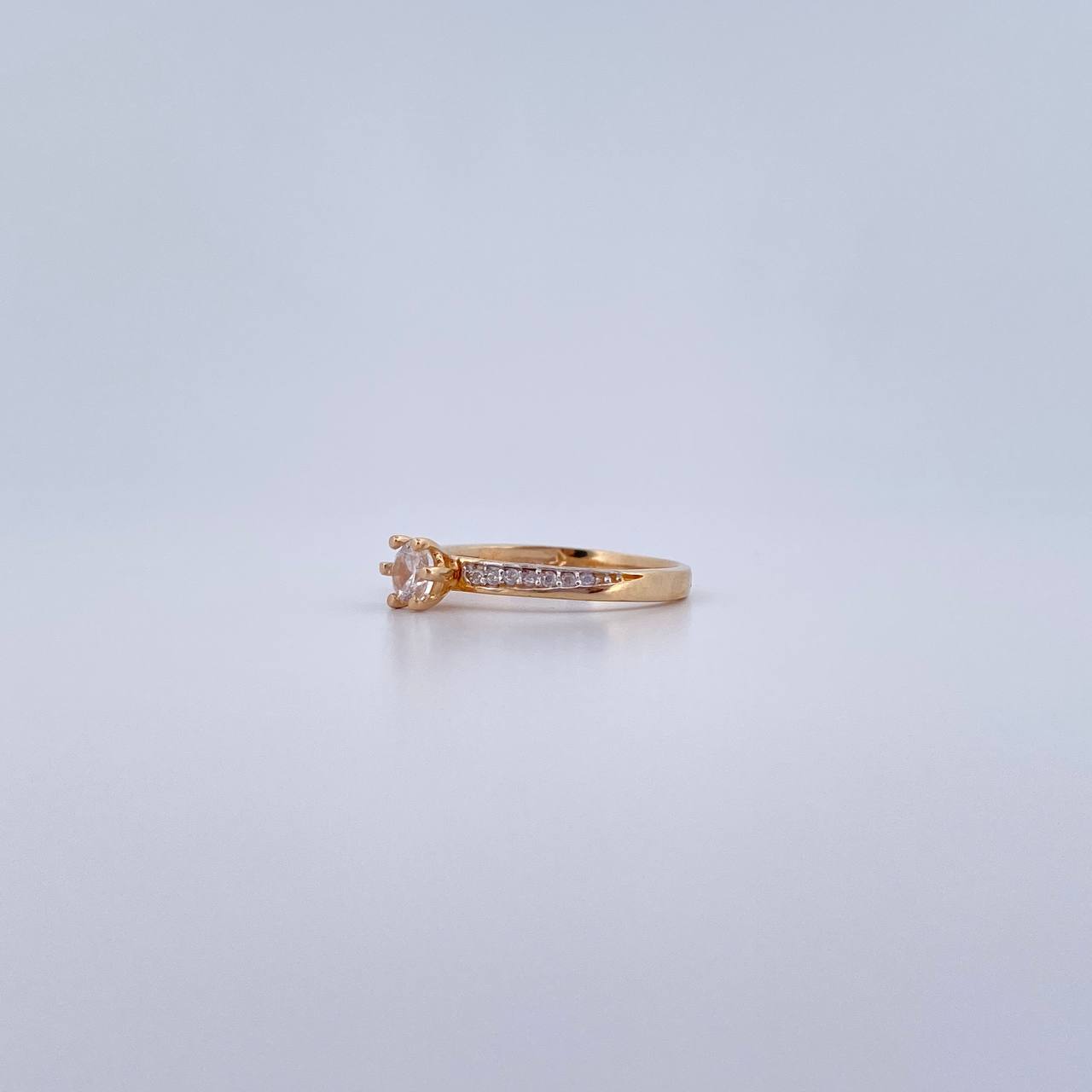 Anillo Solitario Linea Invertida 1.9gr / T5 3/4 / Circones Blancos Oro Amarillo 18K $