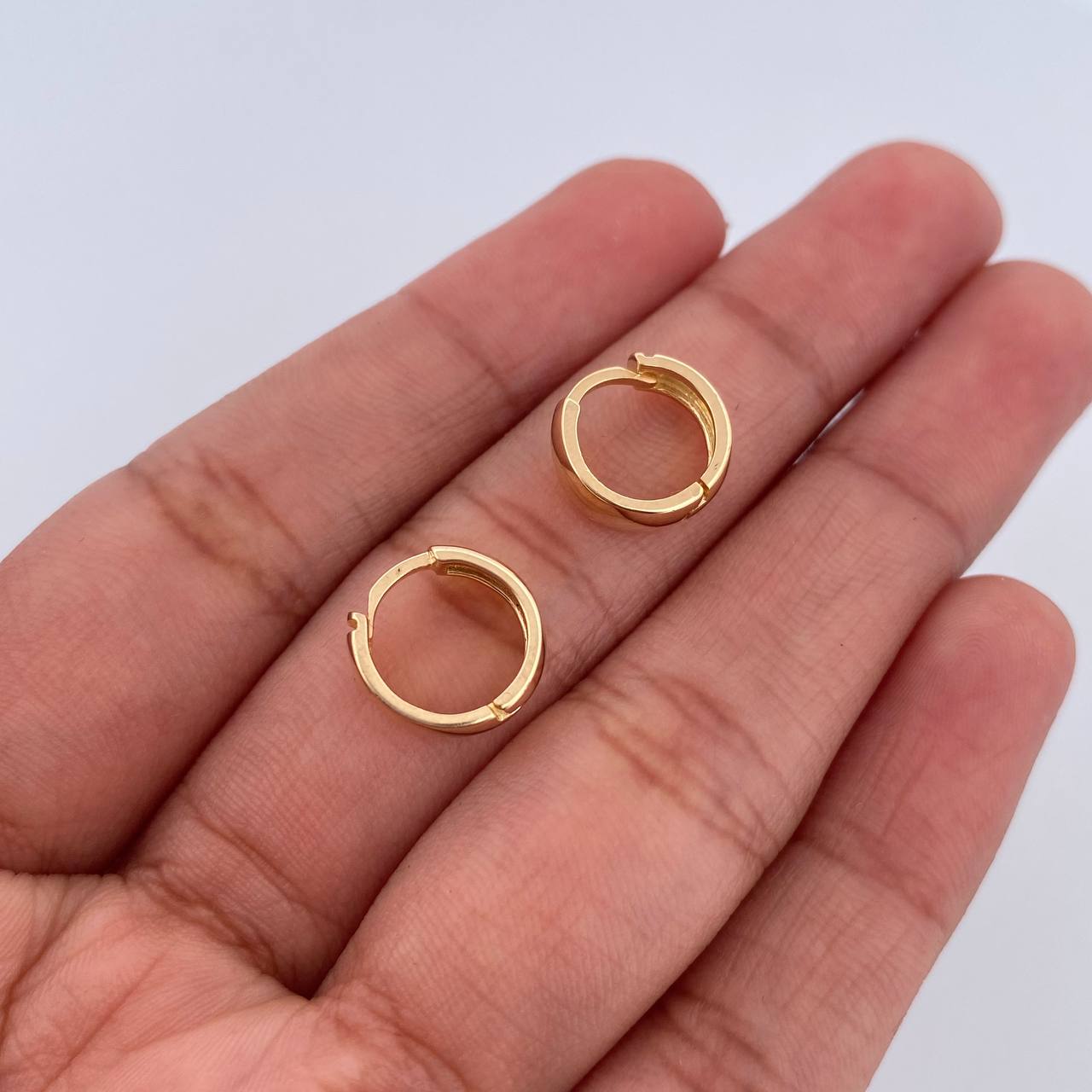 Candongas Lia 2.15gr / 1.1cm / Lisa Oro Amarillo 18K $