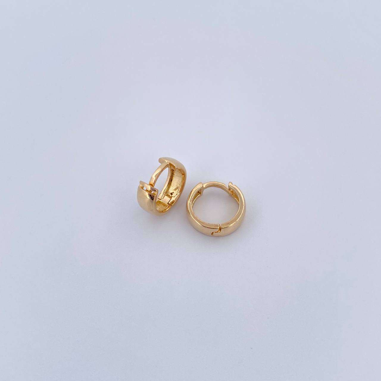 Candongas Lia 2.15gr / 1.1cm / Lisa Oro Amarillo 18K $