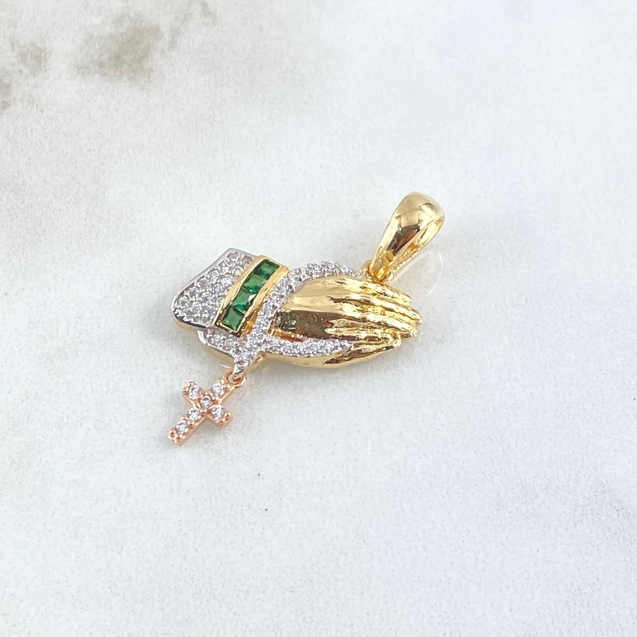Dije Manos Orando Cruz Colgante 4.2gr / 3.2cm / Circones Blancos Verdes Dos Oros Amarillo Rosa 18K