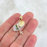 Dije Manos Orando Cruz Colgante 4.2gr / 3.2cm / Circones Blancos Verdes Dos Oros Amarillo Rosa 18K