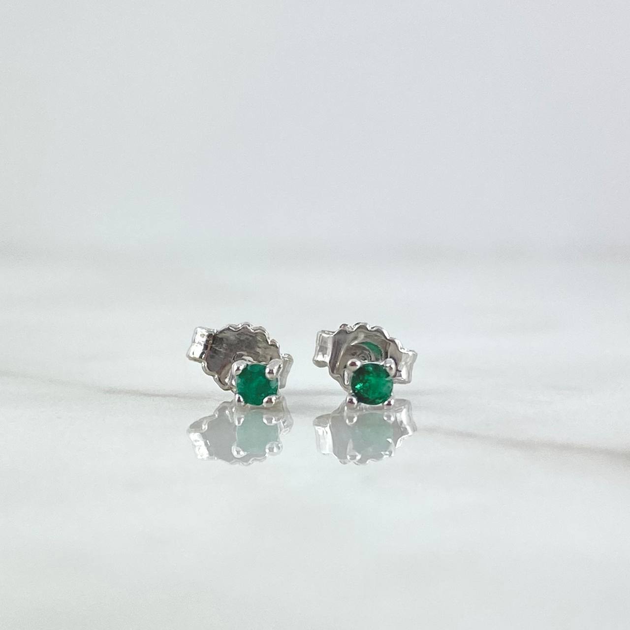 Topos Piedra 0.7gr / 3mm Broche Mariposa - Esmeraldas 05Pts Oro Blanco 18K (Joya)