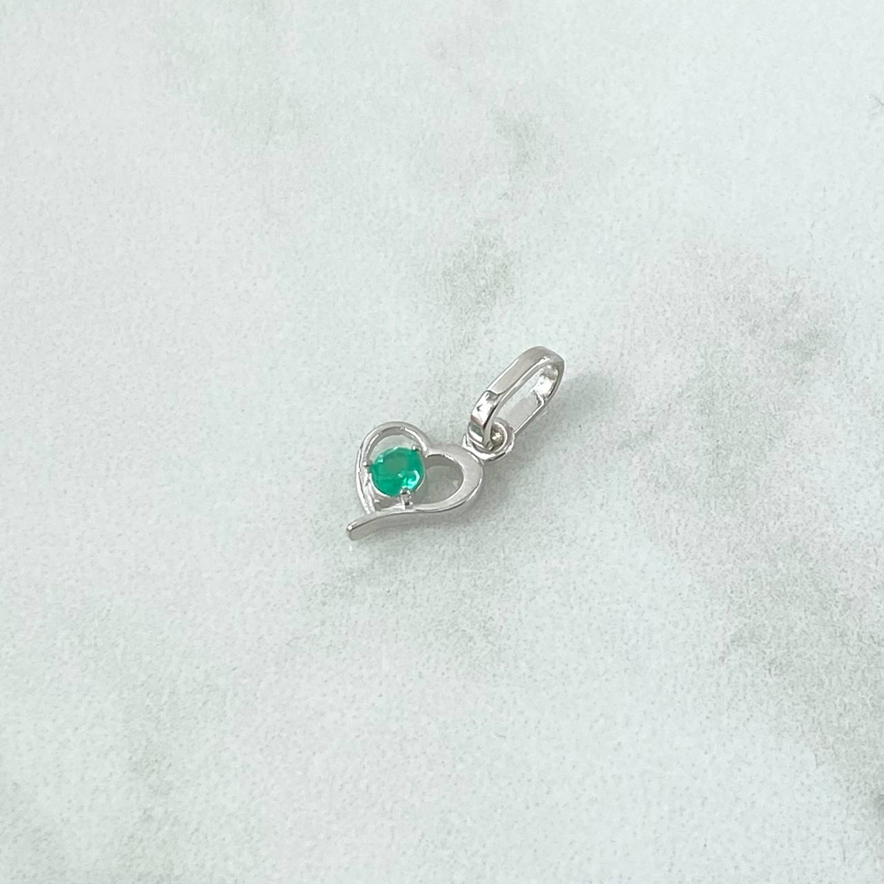 Dije Solitario En Corazón 0.7gr / 1.7cm / Esmeraldas 12Pts Oro Blanco 18K (Joya)