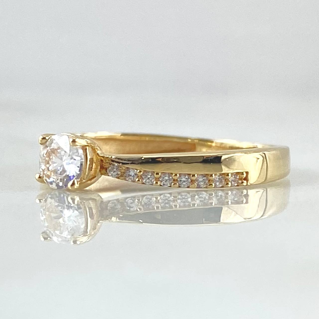 Anillo Solitario 1.65gr / T7 1/2 / Oro 18K *