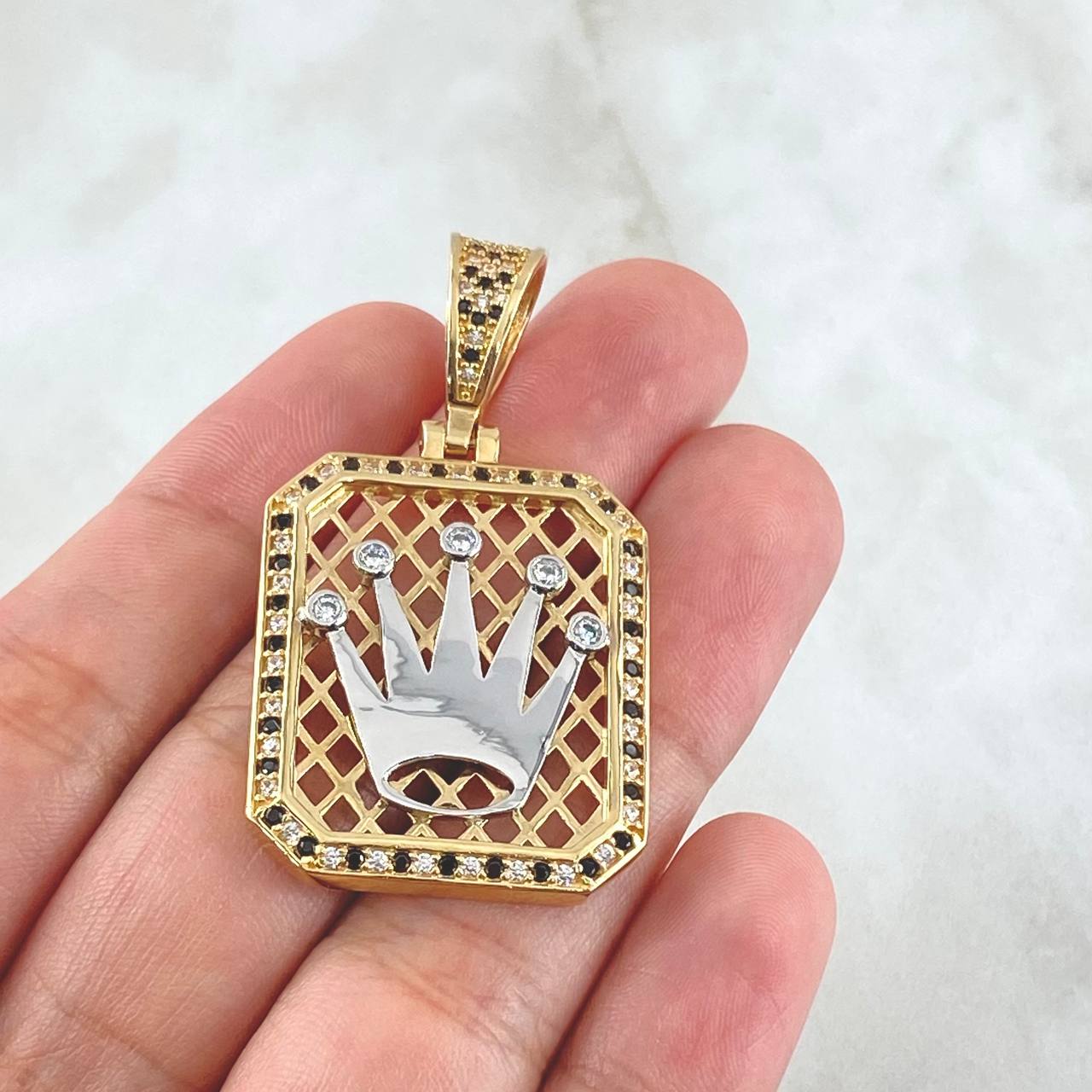 Dije Placa Corona 10gr / 4.6cm / Oro 18K ©