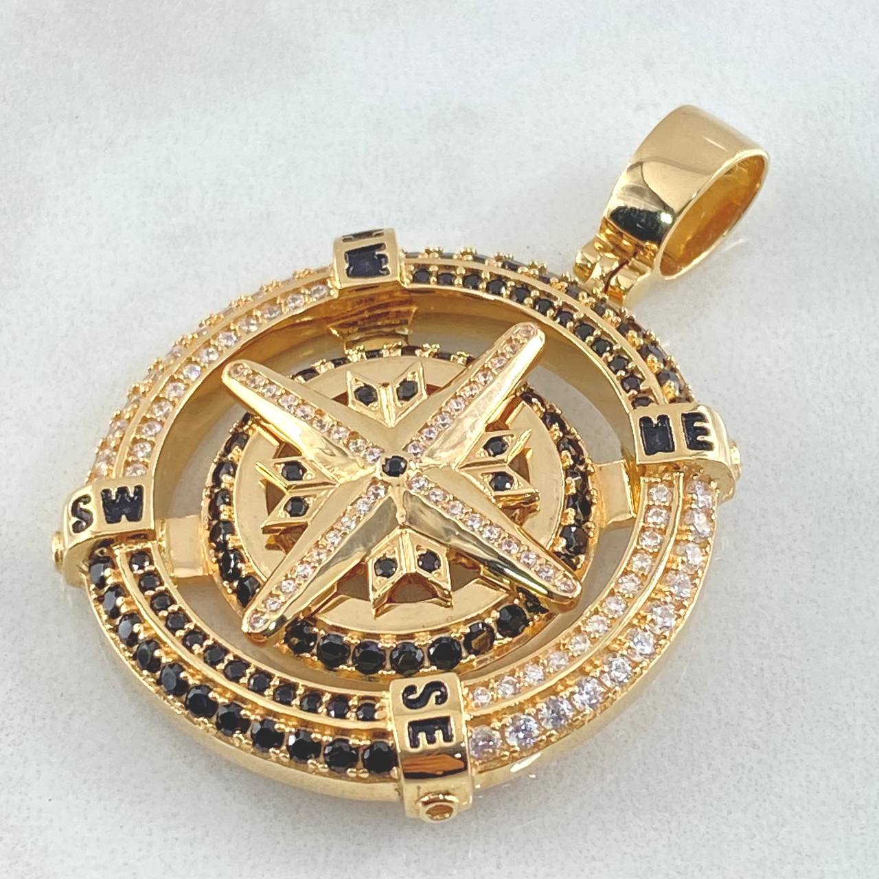 Dije Brujula 20gr / 4.6cm / Oro 18K ©