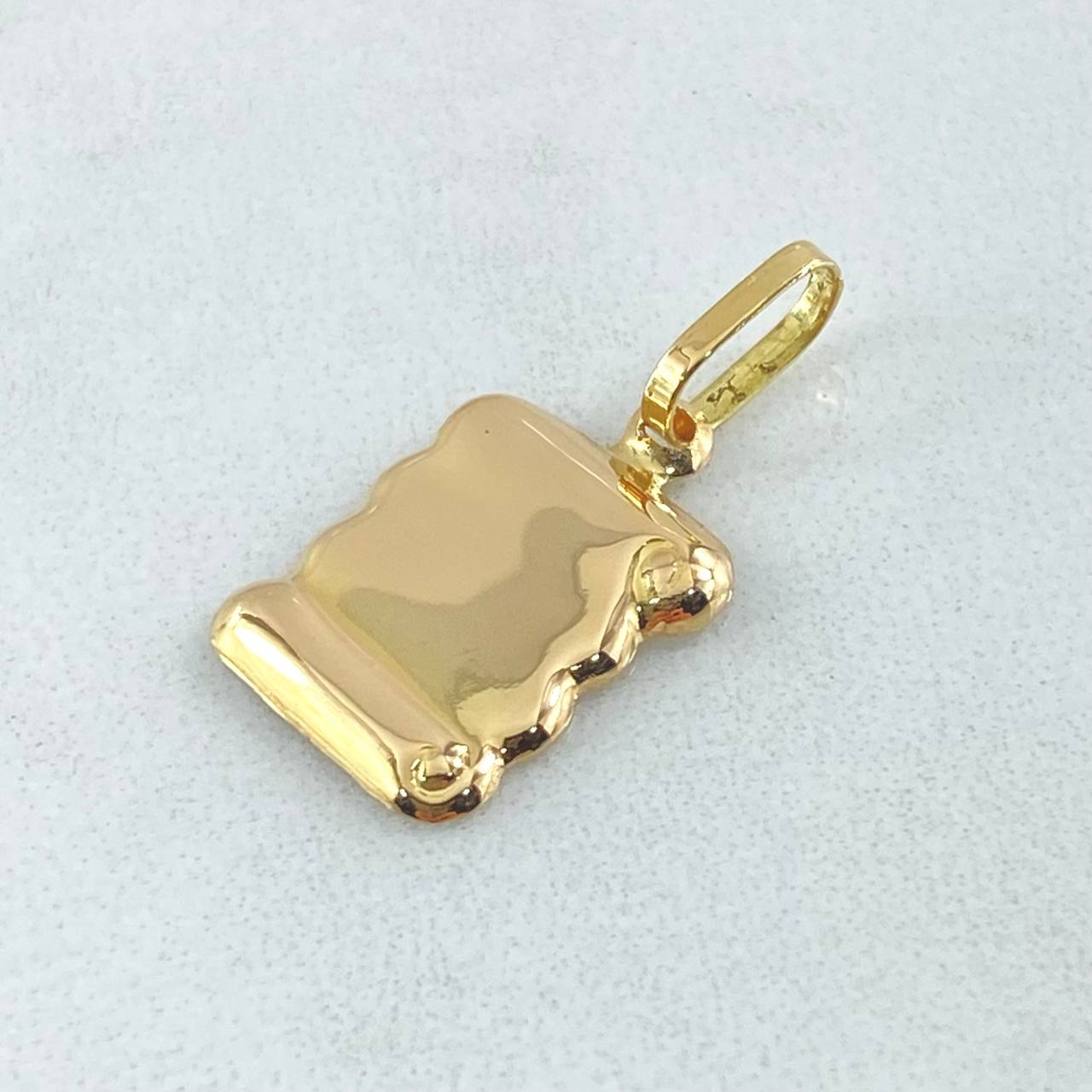 Dije Placa Pergamino 0.8gr / 2.2cm / Oro 18K