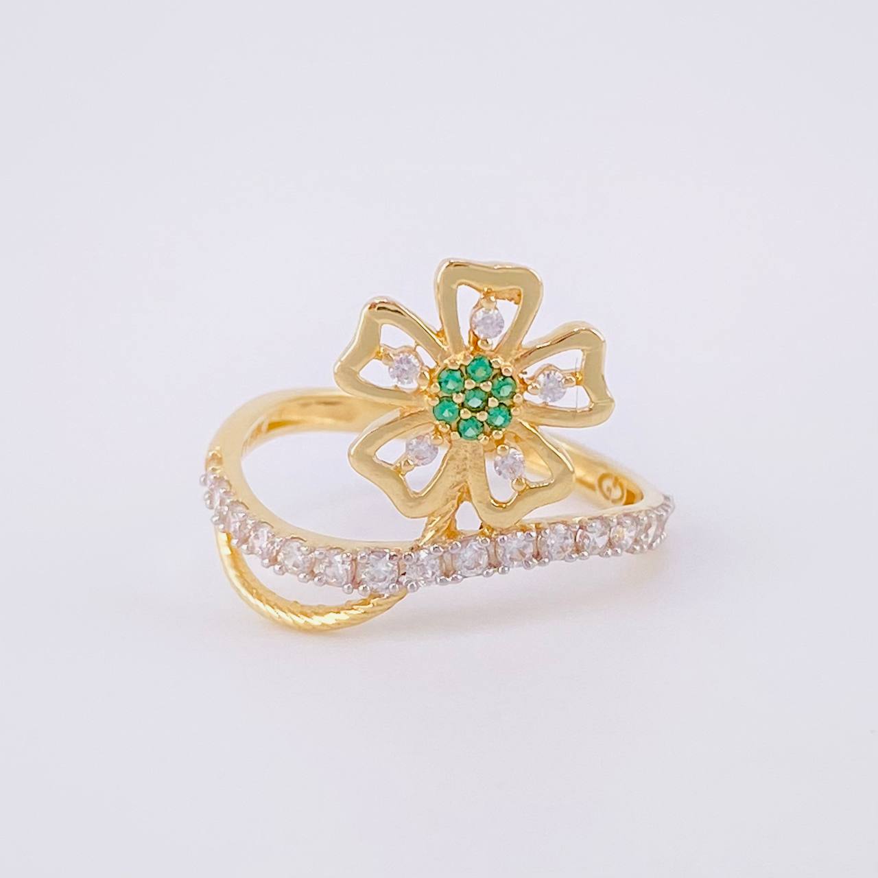 Anillo Trébol Cruzado 2.45g / T6 1/4 Dos Oros Amarillo Blanco 18K