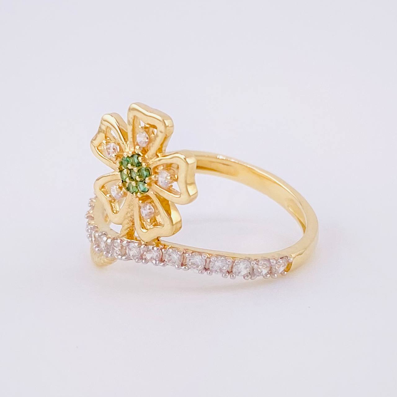 Anillo Trébol Cruzado 2.45g / T6 1/4 Dos Oros Amarillo Blanco 18K