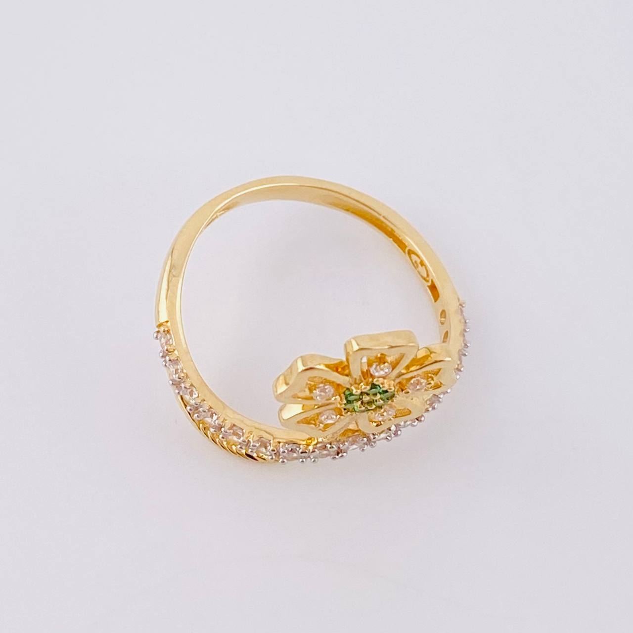 Anillo Trébol Cruzado 2.45g / T6 1/4 Dos Oros Amarillo Blanco 18K