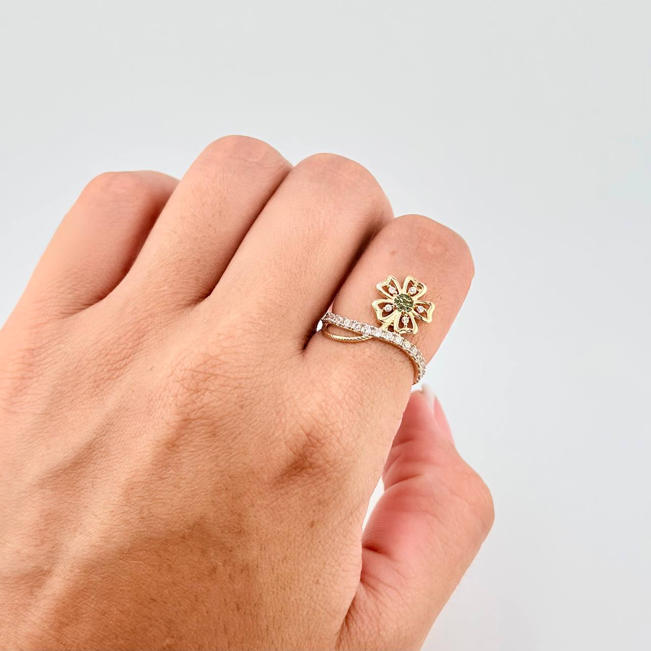 Anillo Trébol Cruzado 2.45g / T6 1/4 Dos Oros Amarillo Blanco 18K