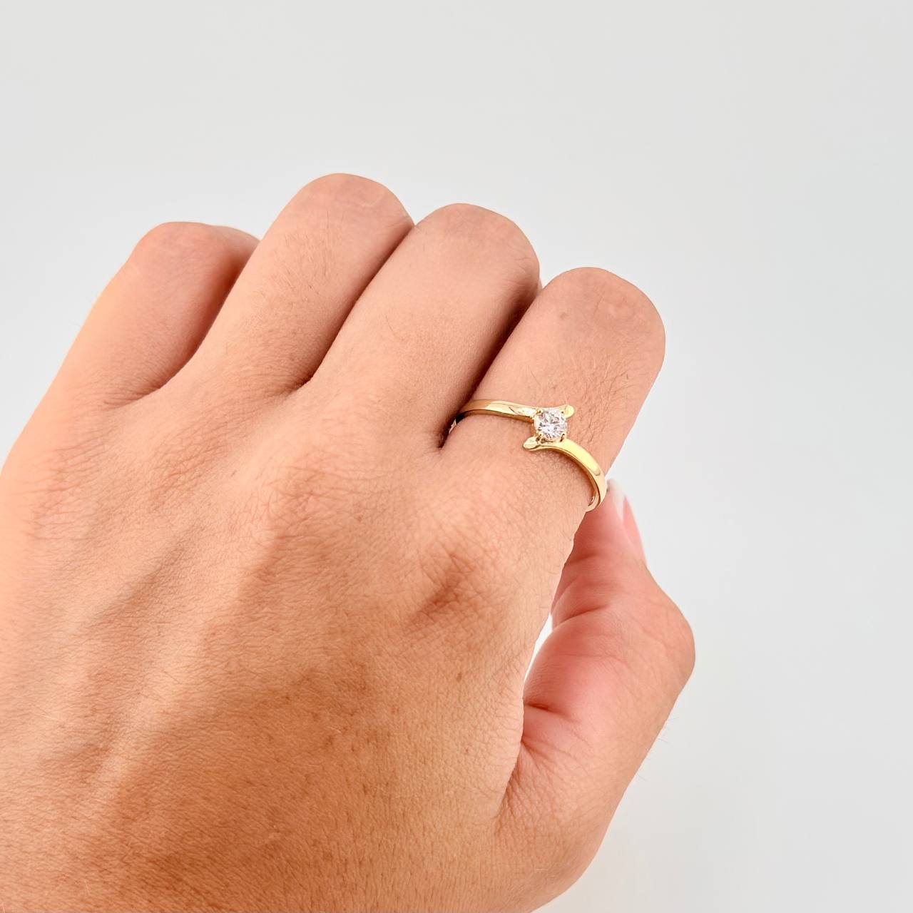 Anillo Solitario Cruzado 2.05g / T9 1/4 Oro Amarillo 18K