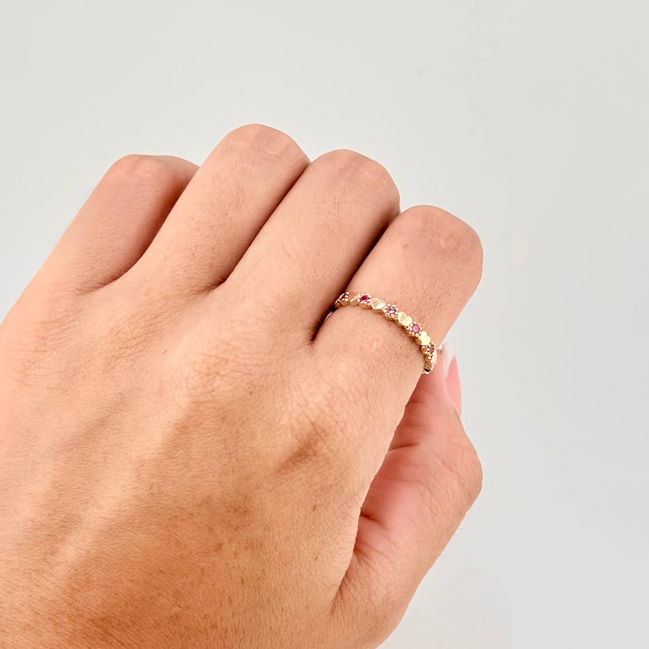 Anillo Corazones Intercalados 1.55g / T7 3/4 Oro Amarillo 18K