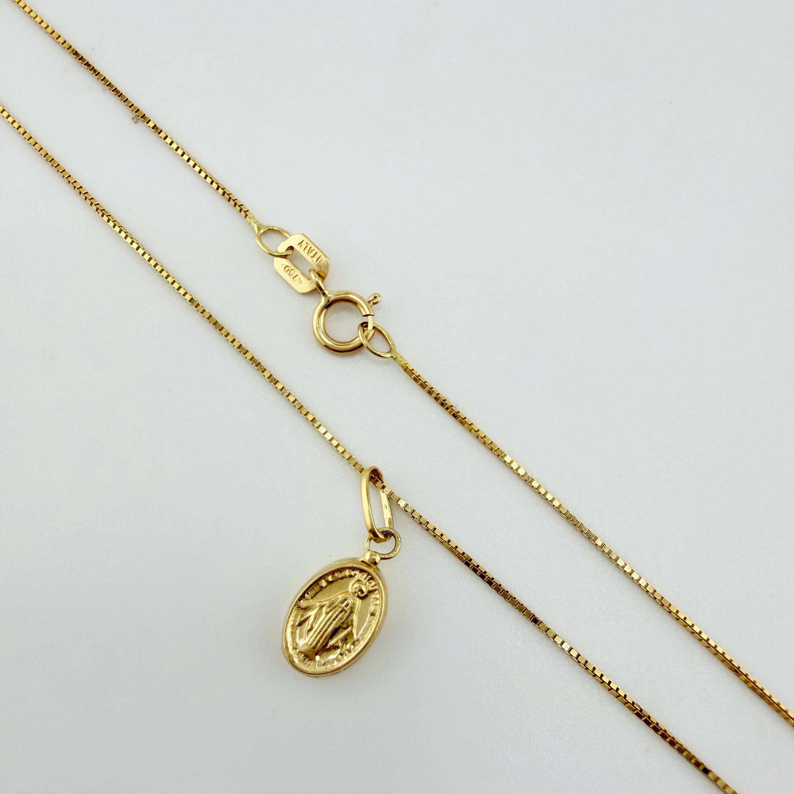 Set Cadena y Dije Veneciana + Virgen Milagrosa 1.5gr / 45cm / 0.6mm Oro Amarillo 18K (Oferta)