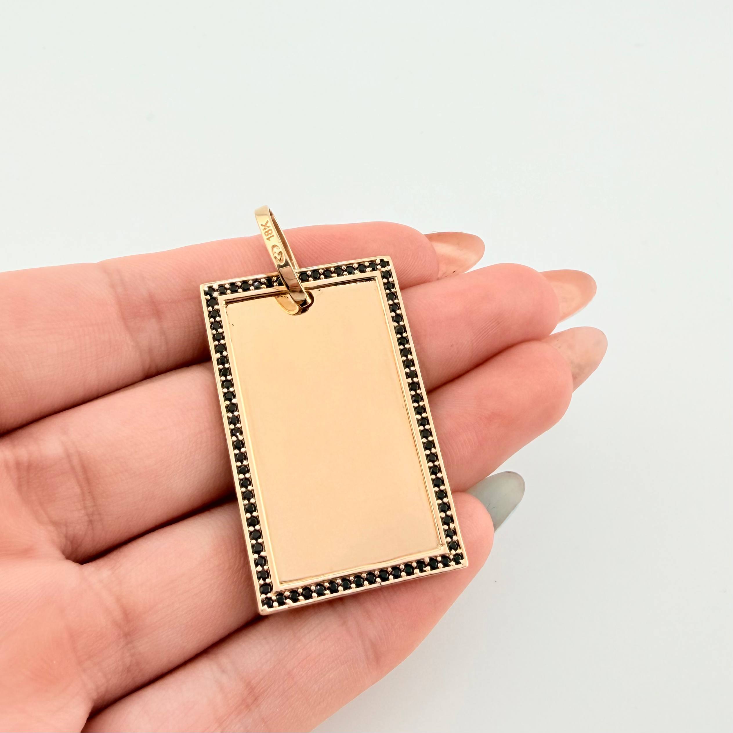 Dije Placa 9.35gr / 4.7cm / Oro Amarillo 18K