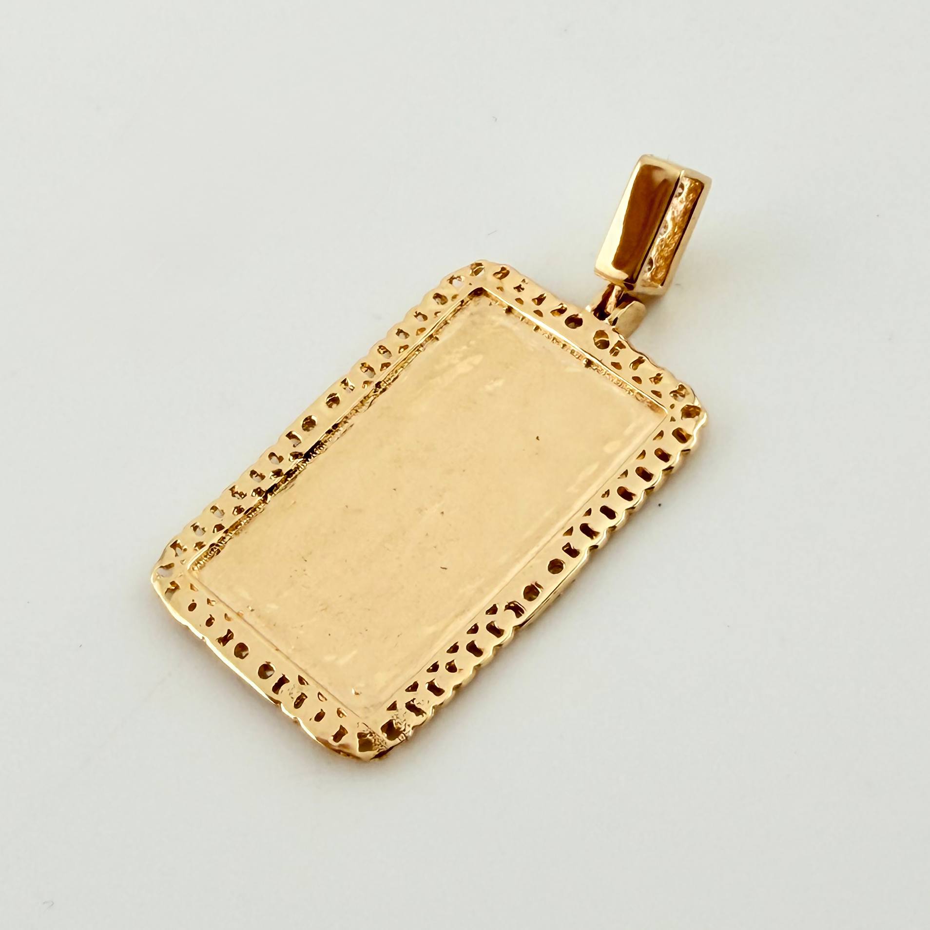 Dije Placa Bordeada 3.6gr / 3.2cm / Oro Amarillo 18K