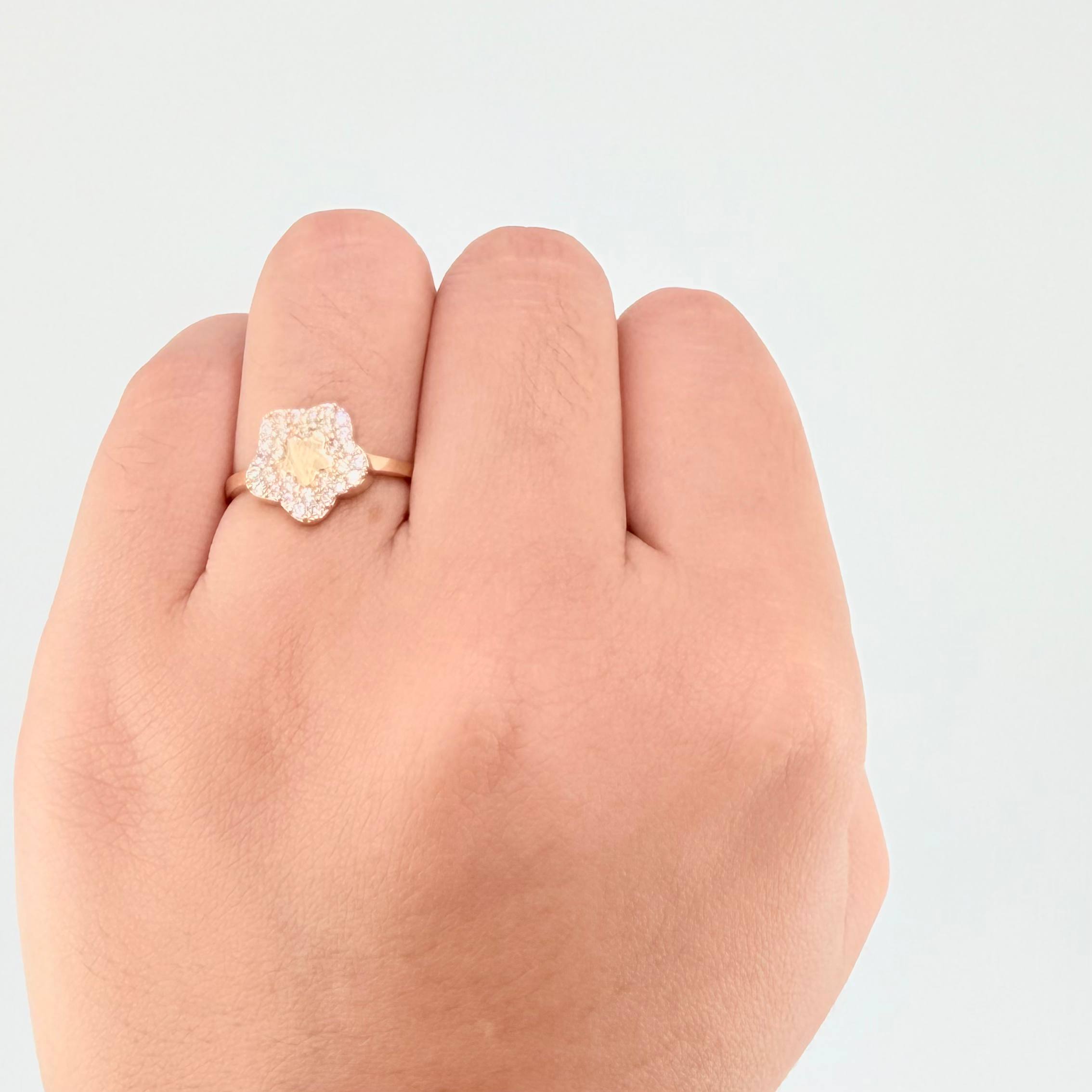 Anillo Estrella En Flor 2 g / T5 1/4 Oro Amarillo 18K