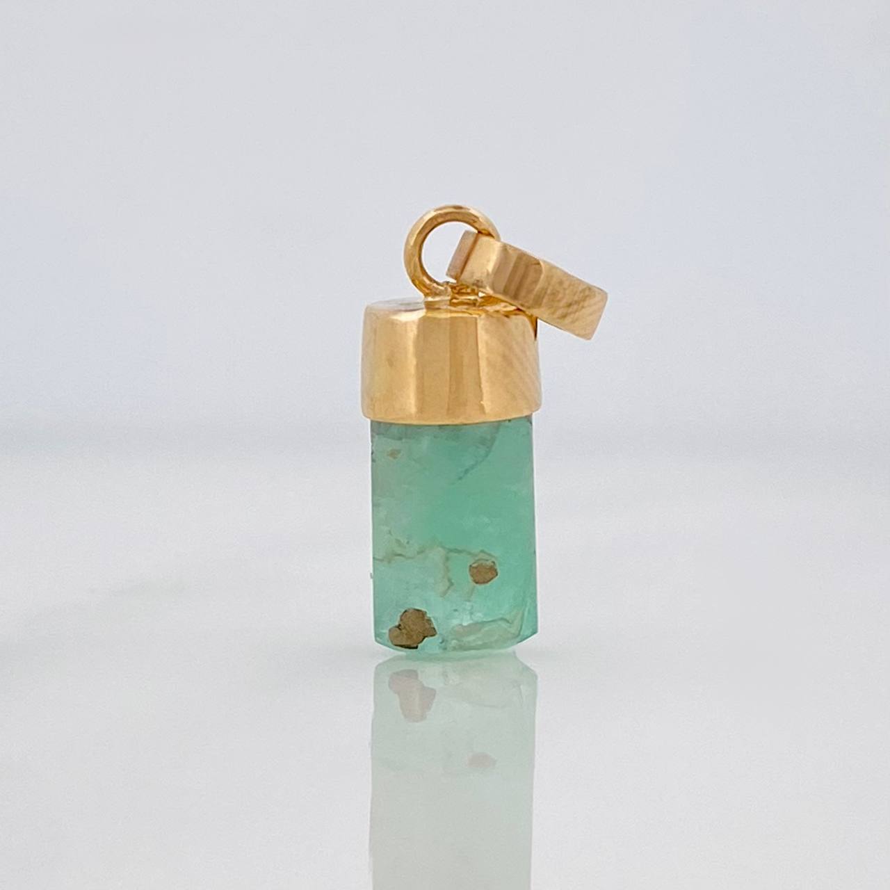 Dije Morralla Esmeralda 0.4g / 1.7cm Oro Amarillo 18K