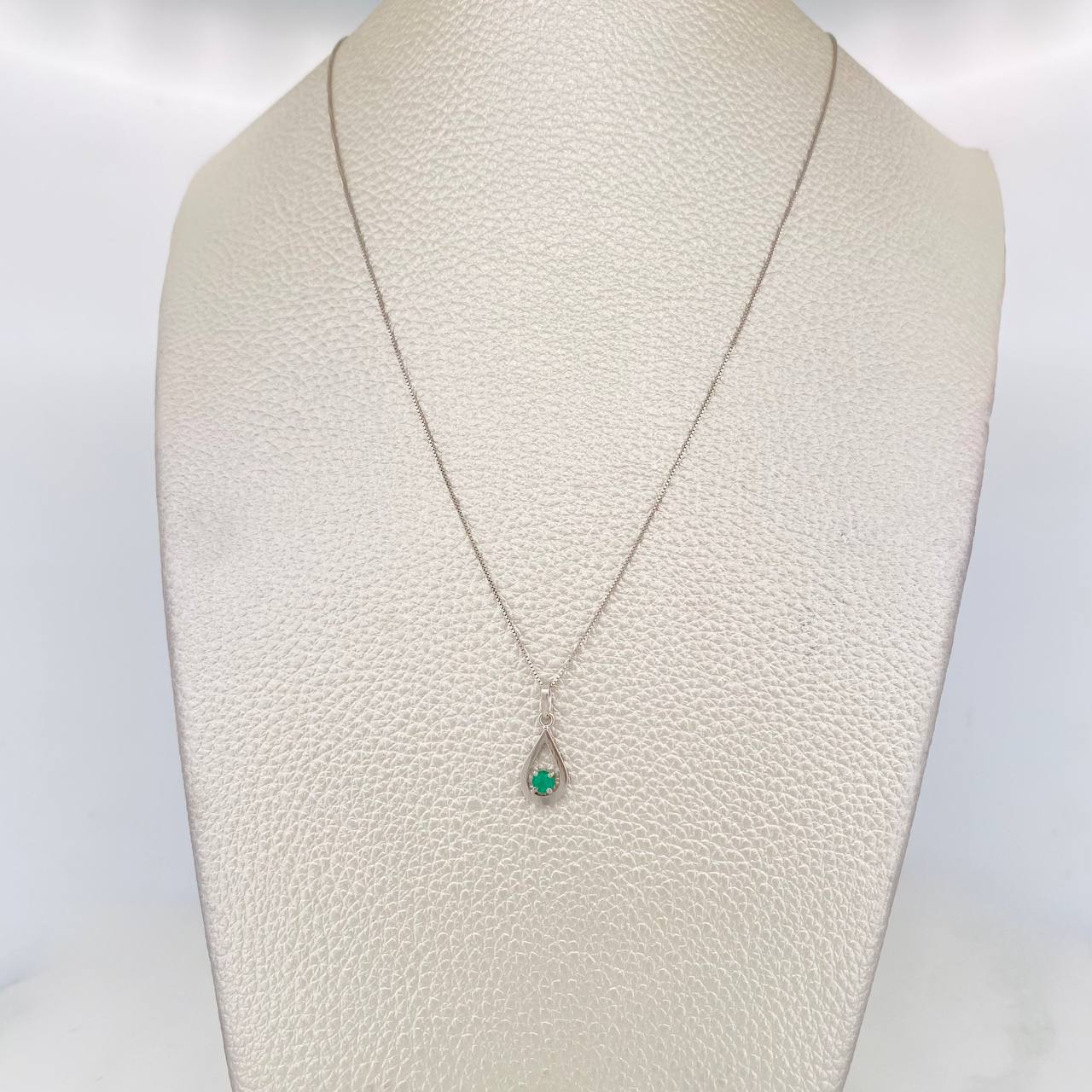 Set Cadena Veneciana + Dije Gota Esmeralda 9pts / 1.55g / 45cm Oro Blanco 18K