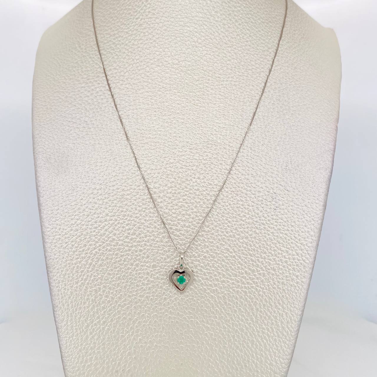 Set Cadena Veneciana + Dije Corazon Esmeralda 9pts / 1.5g / 45cm Oro Blanco 18K