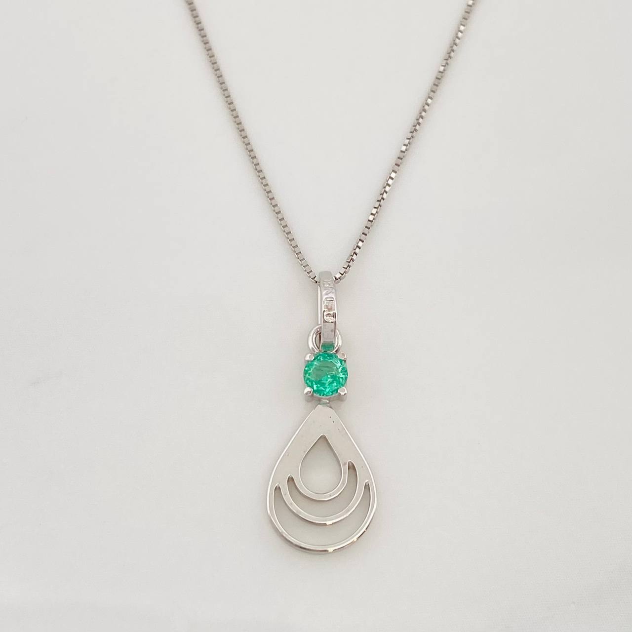 Set Cadena Veneciana + Dije Gota Esmeralda 0.6pts / 1.65g / 45cm Oro Blanco 18K
