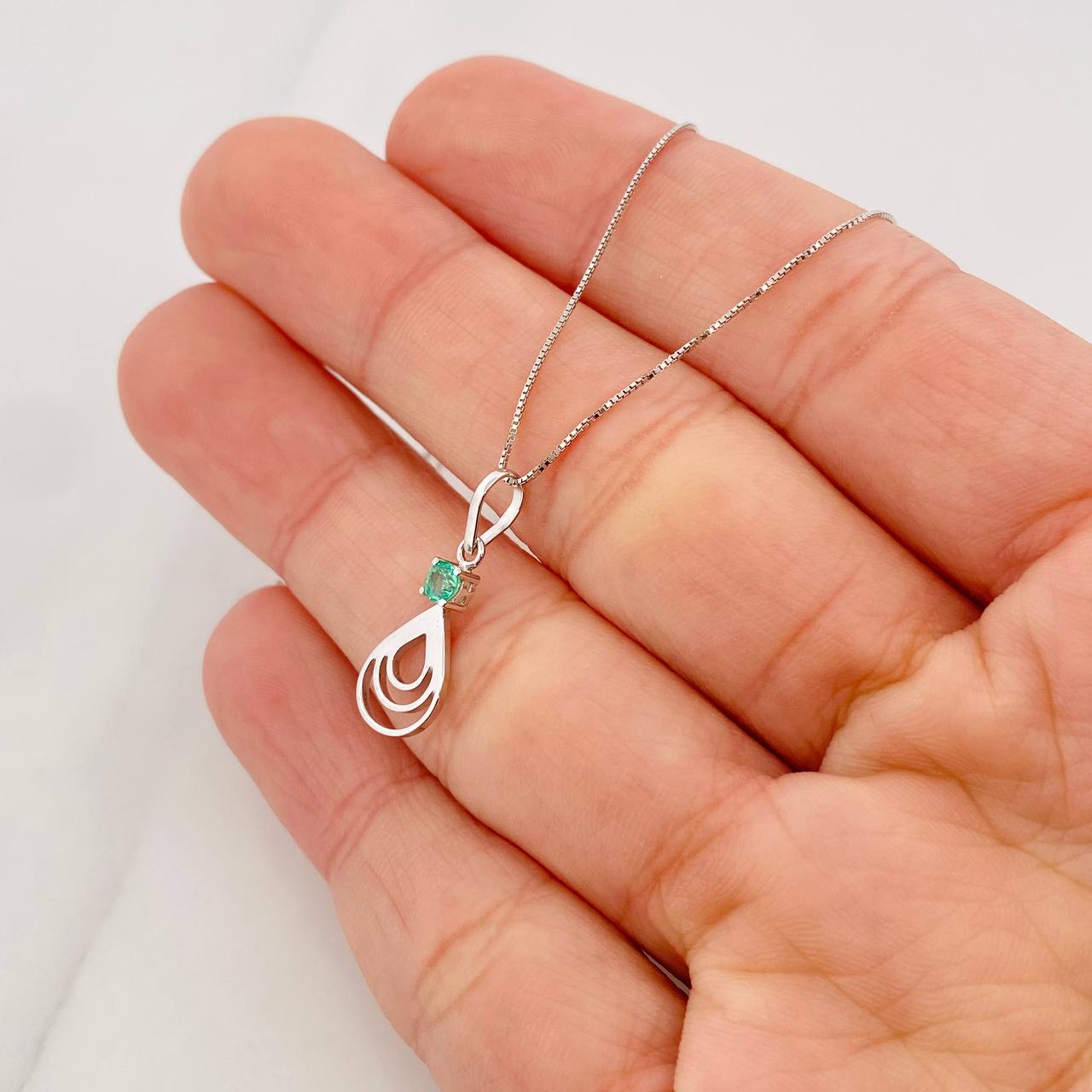 Set Cadena Veneciana + Dije Gota Esmeralda 0.6pts / 1.65g / 45cm Oro Blanco 18K