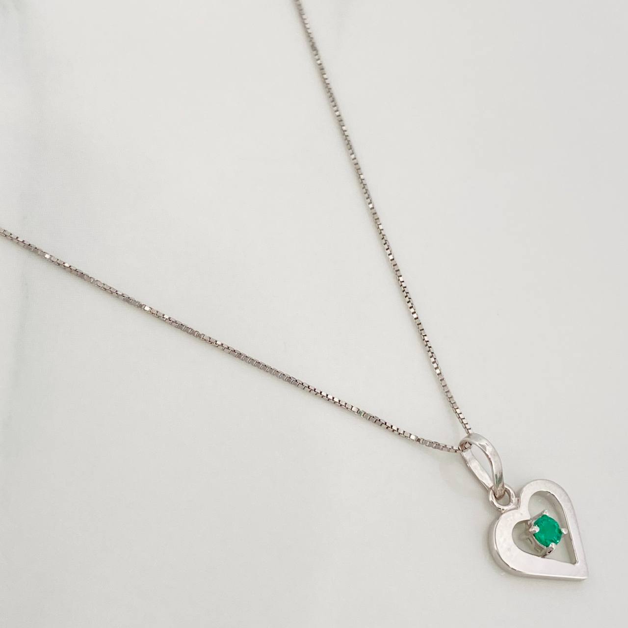 Set Cadena Veneciana + Dije Corazon Esmeralda 0.4pts / 1.45g / 45cm Oro Blanco 18K