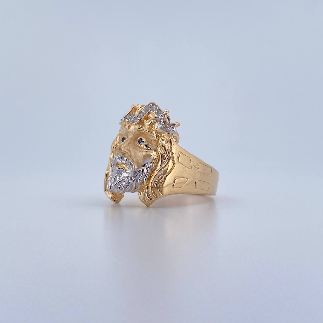 Anillo Rostro Cristo 8.75gr / T10 1/2 / Circones Azules Blancos Dos Oros Amarillo Blanco 18K $