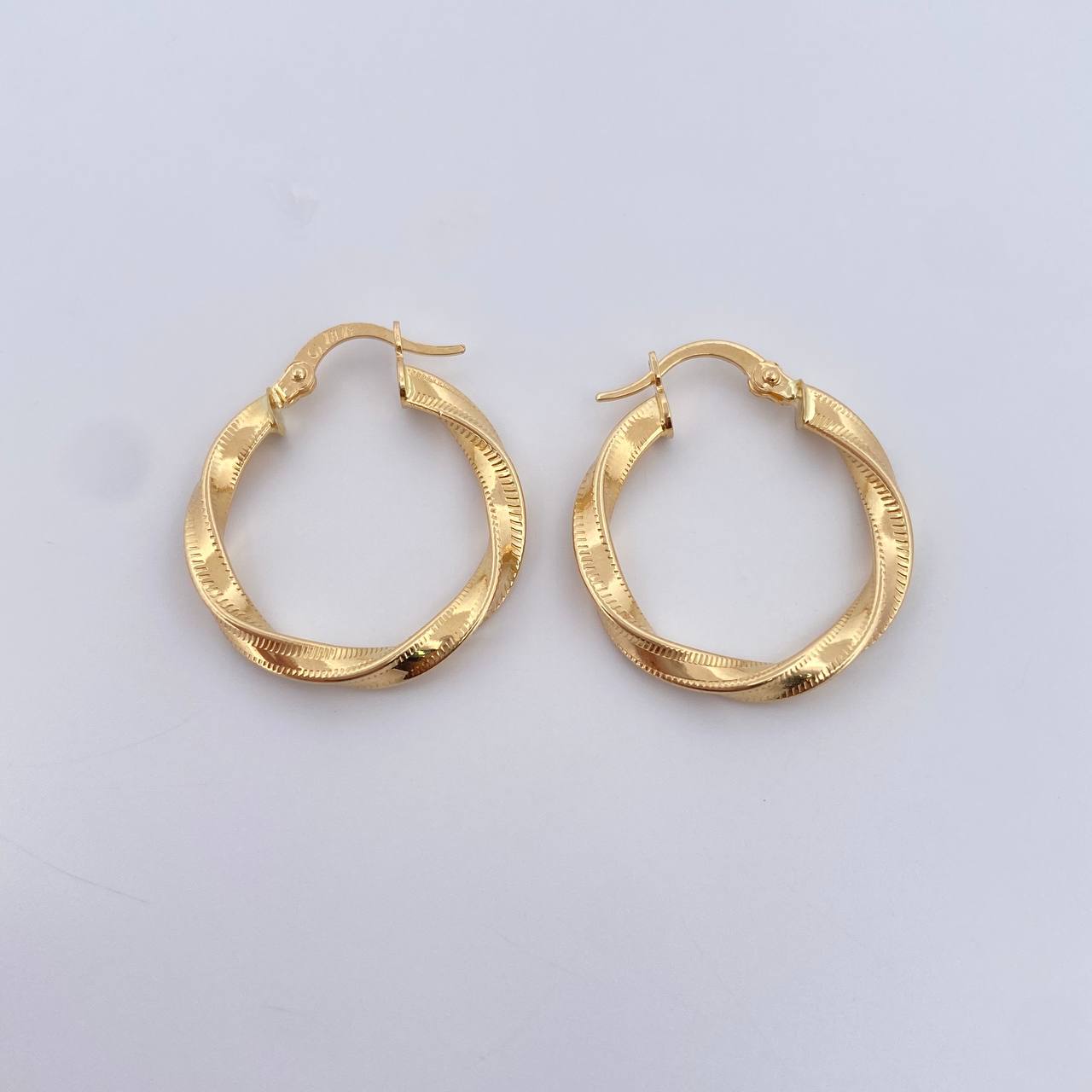 Candongas Deis 2.55gr / 2.7cm / Rayadas Oro Amarillo 18K $