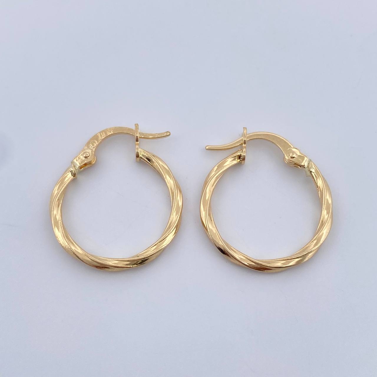 Candongas Jenn Mini 1.15gr / 2cm / Rayadas Oro Amarillo 18K $