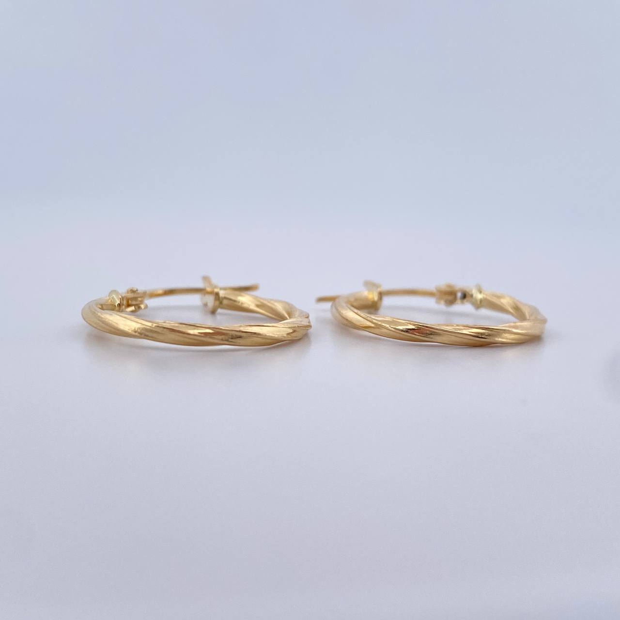 Candongas Jenn Mini 1.15gr / 2cm / Rayadas Oro Amarillo 18K $
