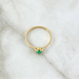 Anillo Solitario En Cetro 1.9gr / T8 / Esmeraldas 18Pts Oro Amarillo 18K (Joya) ©