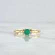 Anillo Solitario En Cetro 1.9gr / T8 / Esmeraldas 18Pts Oro Amarillo 18K (Joya) ©