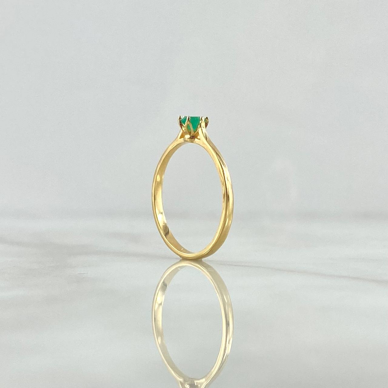 Anillo Solitario En Cetro 1.9gr / T8 / Esmeraldas 18Pts Oro Amarillo 18K (Joya) ©