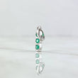 Dije Trio Lineal 0.85gr / 2cm / Esmeraldas 15Pts Oro Blanco 18K (Joya) ©
