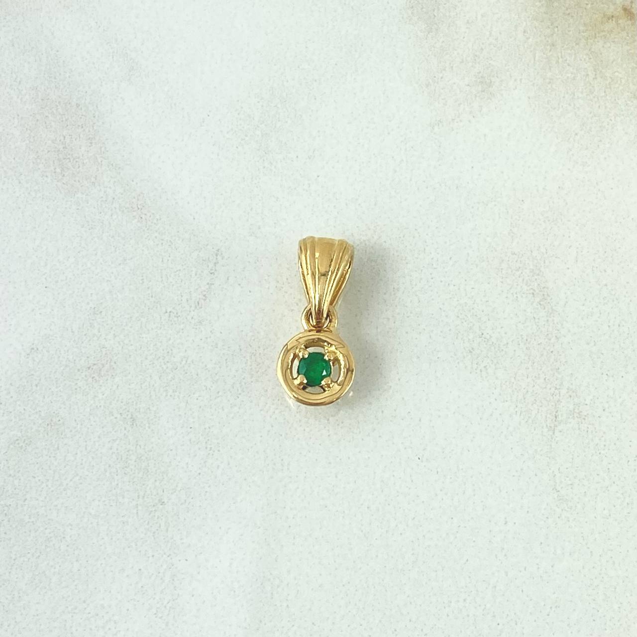 Dije Solitario En Aro 1.2gr / 1.5cm / Esmeraldas 06Pts Oro Amarillo 18K (Joya) ©