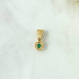 Dije Solitario En Aro 1.1gr / 1.5cm / Esmeraldas 06Pts Oro Amarillo 18K (Joya) ©