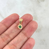 Dije Solitario En Aro 1.1gr / 1.5cm / Esmeraldas 06Pts Oro Amarillo 18K (Joya) ©