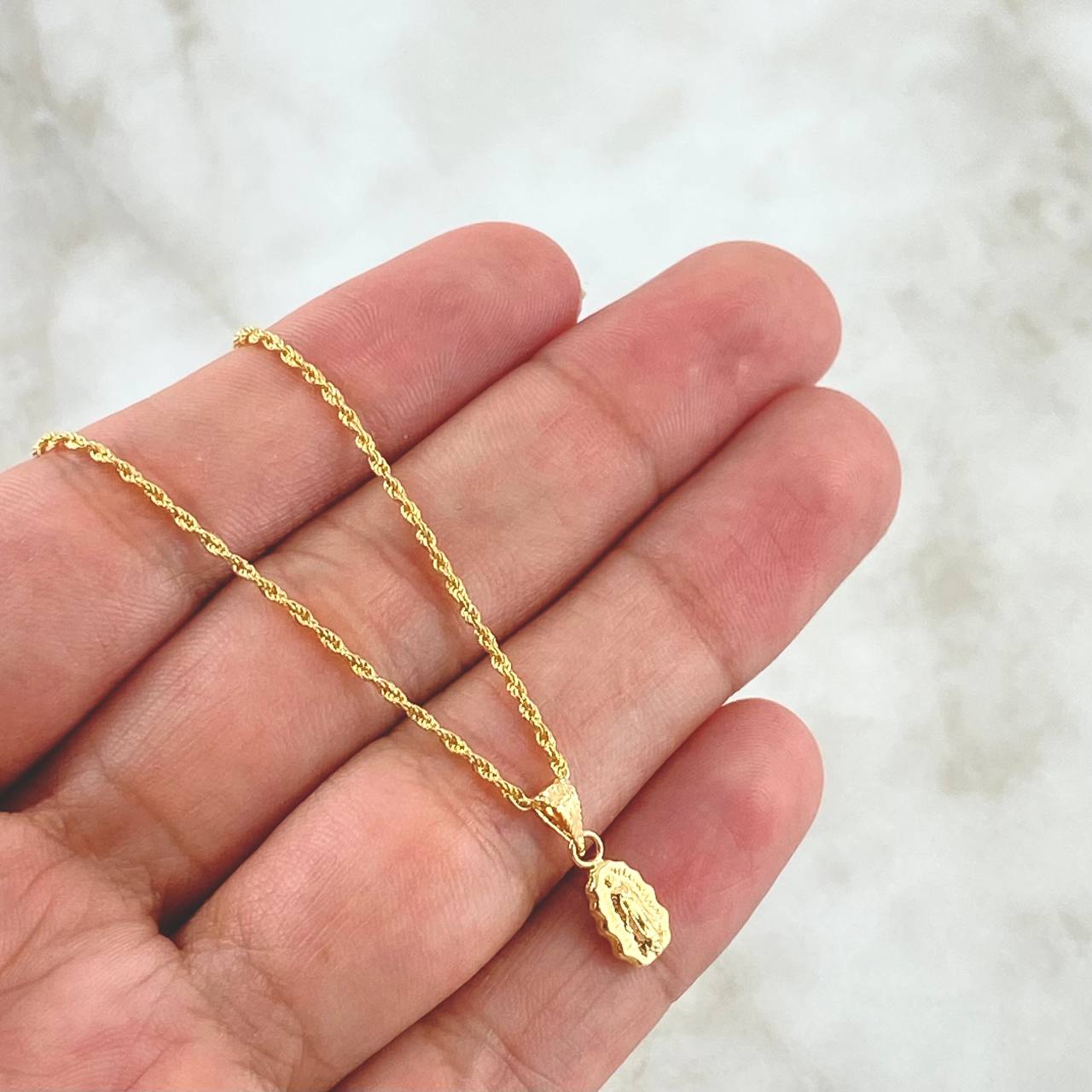 Set Cadena Lazo 1gr / 50cm / 1.2mm + Dije Guadalupe 0.35gr / 1.5cm Silueta 1.35gr / Oro Amarillo 18K (Oferta)