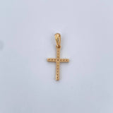 Dije Cruz 0.85gr / 2.4cm / Circones Blancos Oro Amarillo 18K &