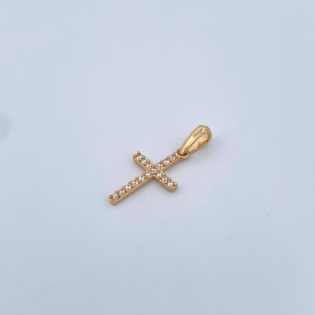 Dije Cruz 0.85gr / 2.4cm / Circones Blancos Oro Amarillo 18K &