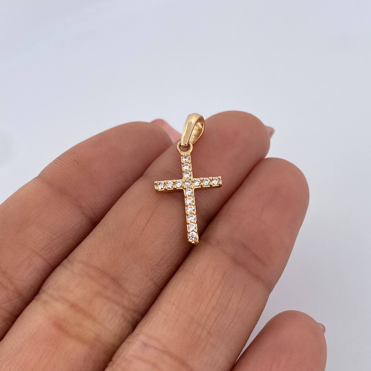 Dije Cruz 0.85gr / 2.4cm / Circones Blancos Oro Amarillo 18K &
